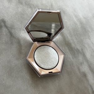 Fenty Beauty Highlight